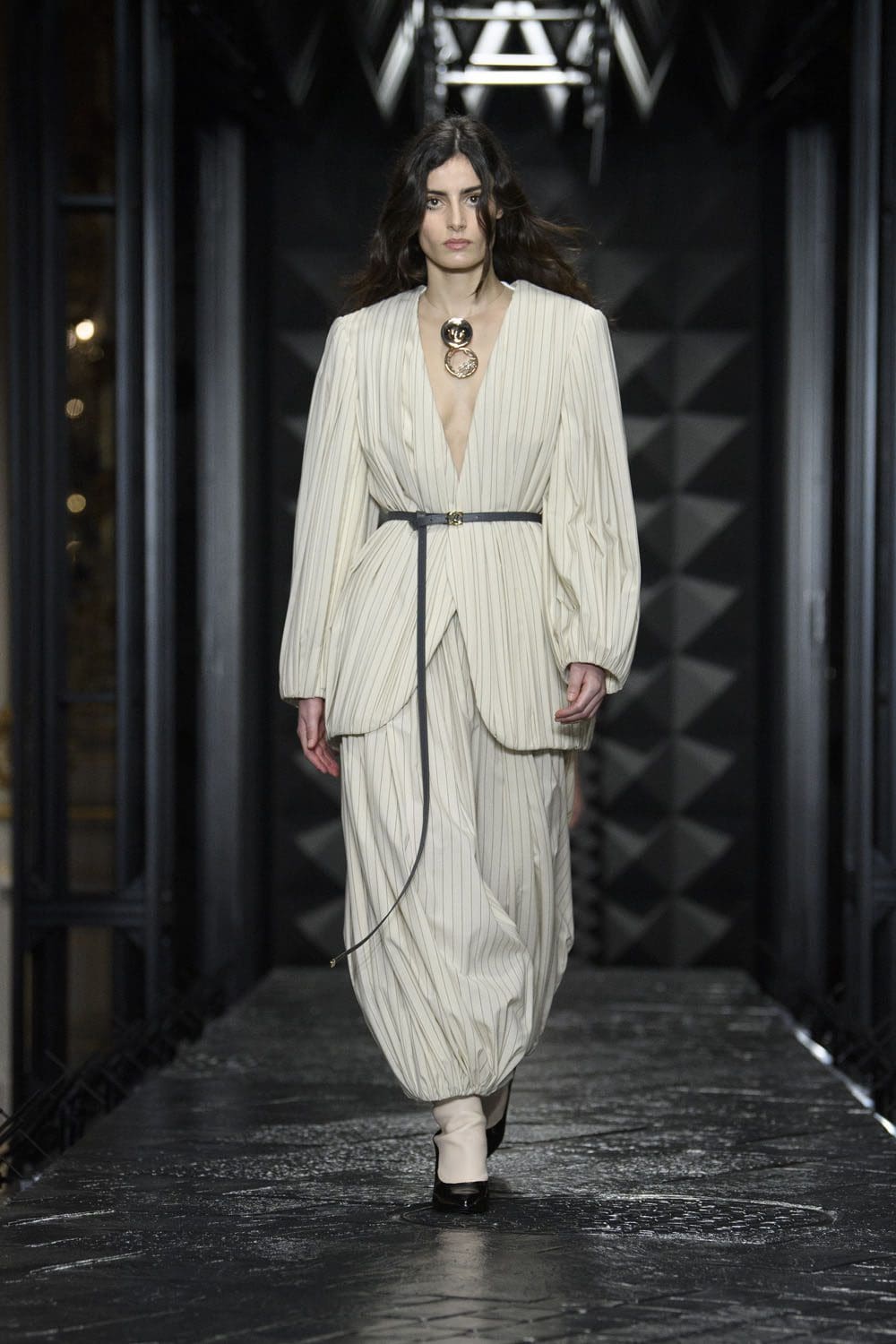 路易威登秋冬 2023 2024 Runway 4杂志