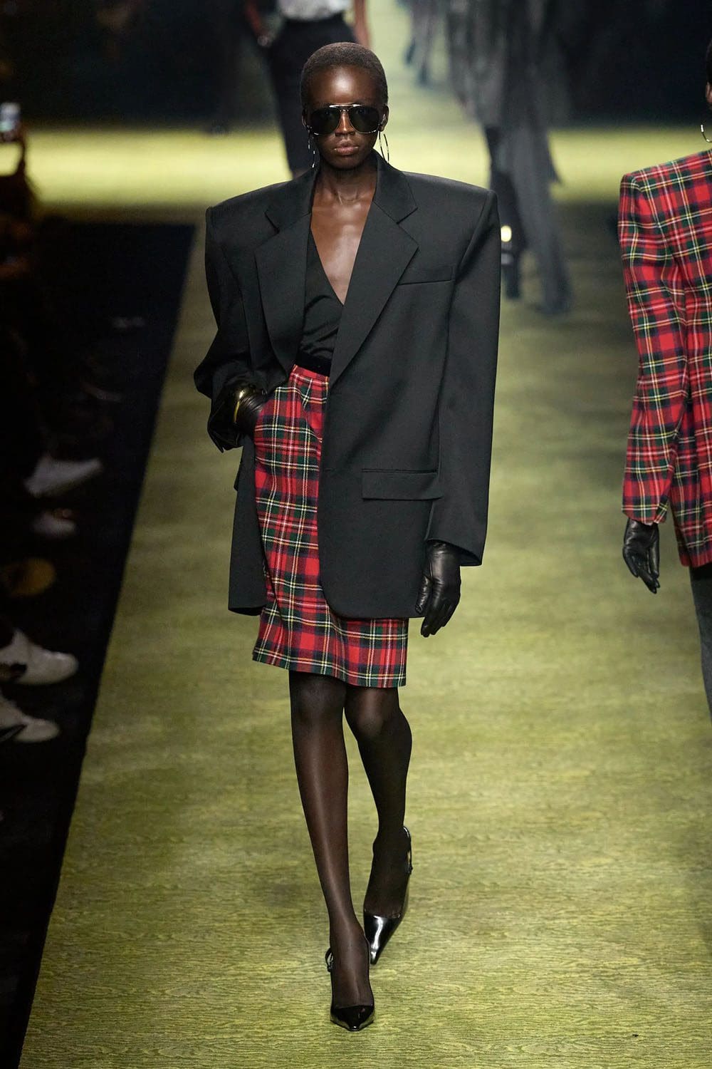 Saint Laurent 秋冬 2023 2024 巴黎 Runway 18杂志