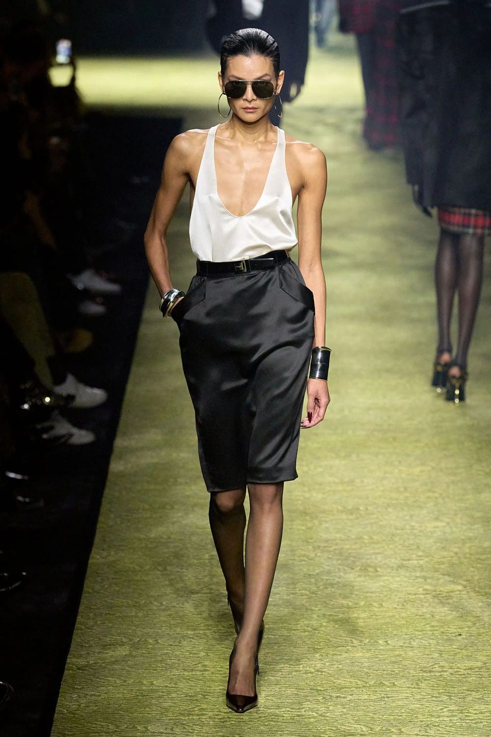 Saint Laurent 秋冬 2023 2024 巴黎 Runway 19杂志
