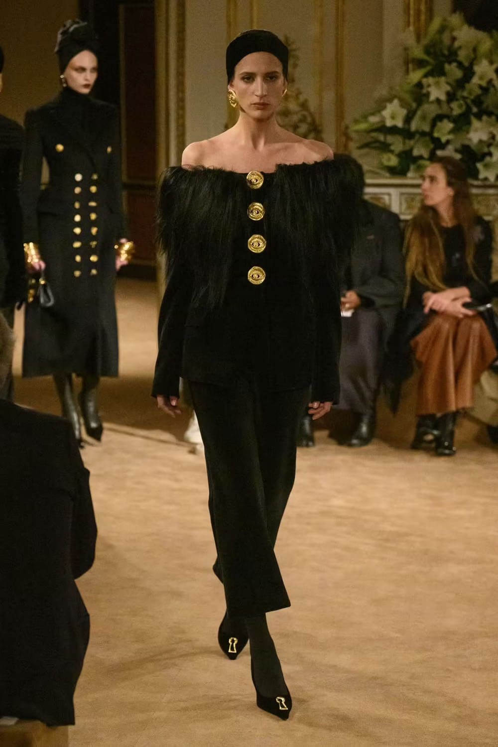 Schiaparelli Automne Hiver 2023 2024 Prêt à Porter Runway Magazine 10