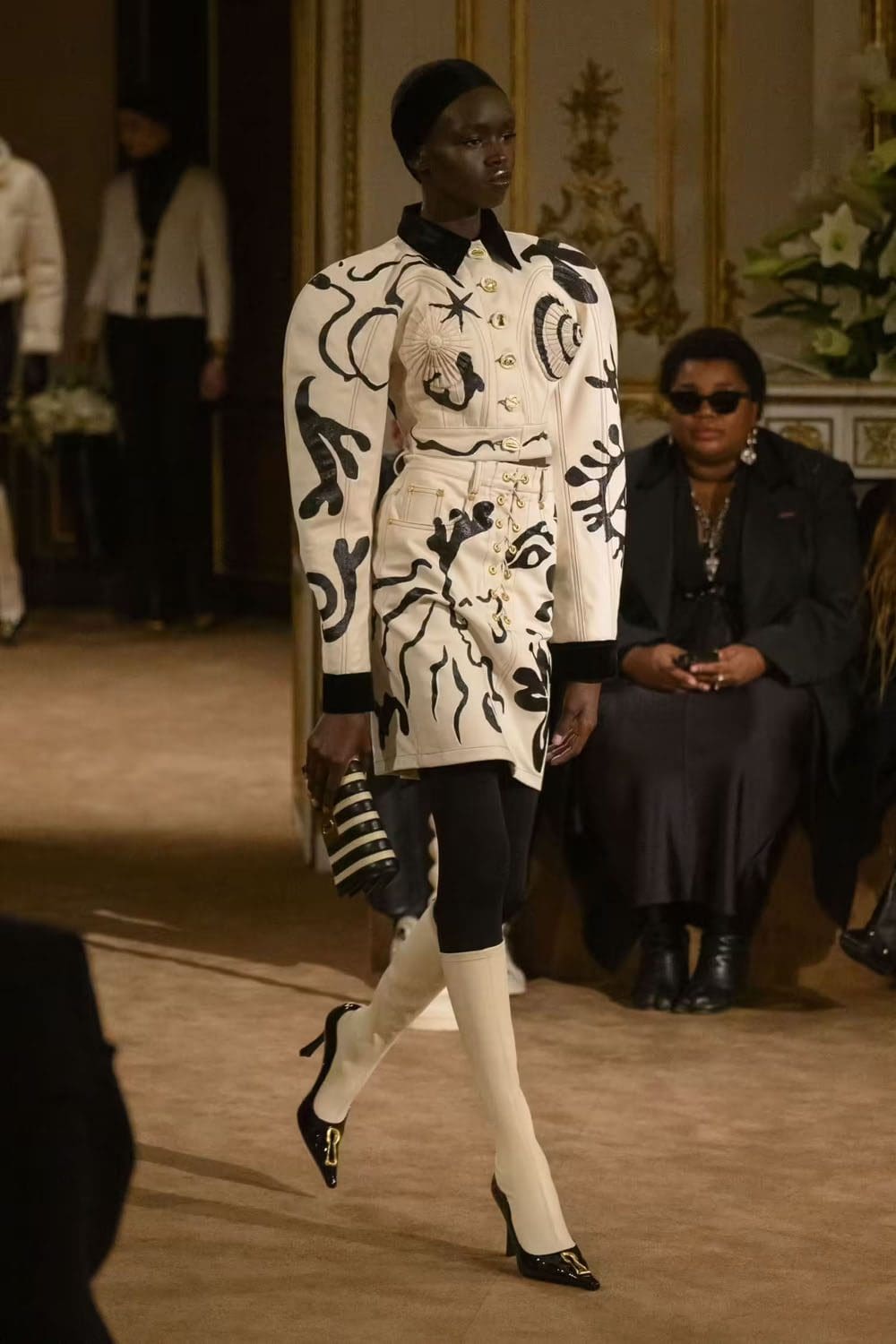 Schiaparelli Automne Hiver 2023 2024 Prêt à Porter Runway Magazine 13