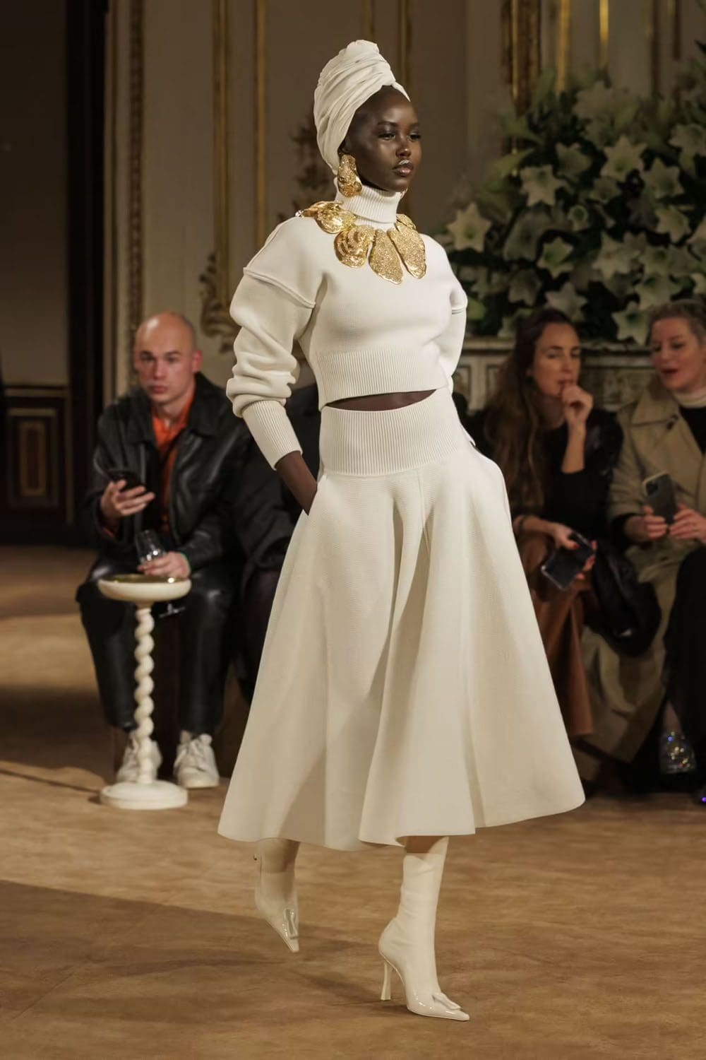 Schiaparelli Automne Hiver 2023 2024 Prêt à Porter Runway Magazine 17