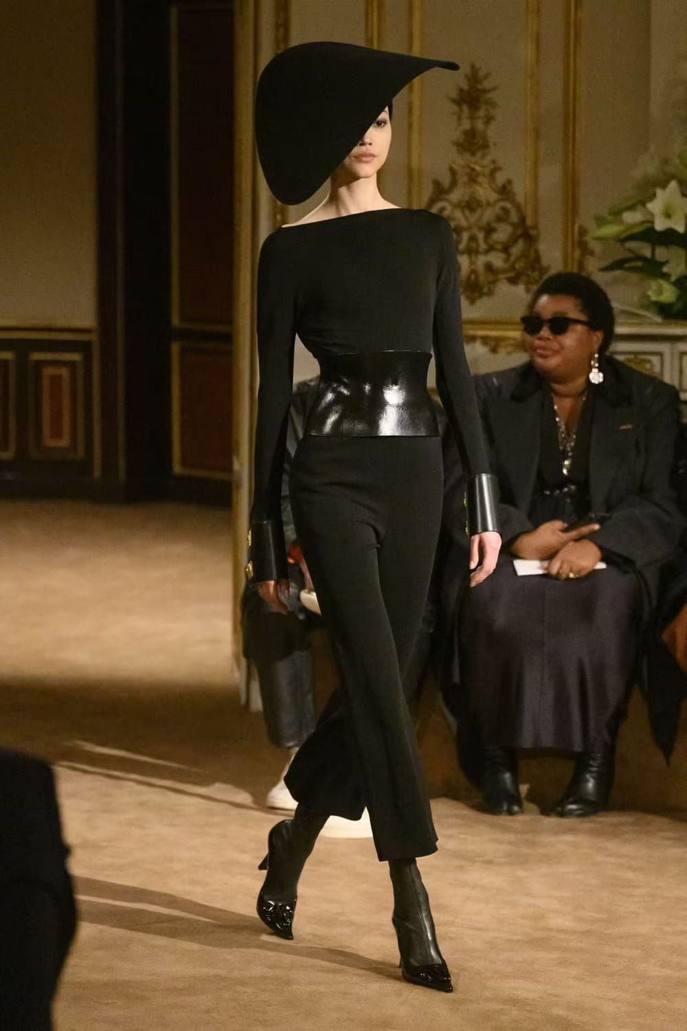 Schiaparelli Automne Hiver 2023 2024 Prêt à Porter Runway Magazine 2