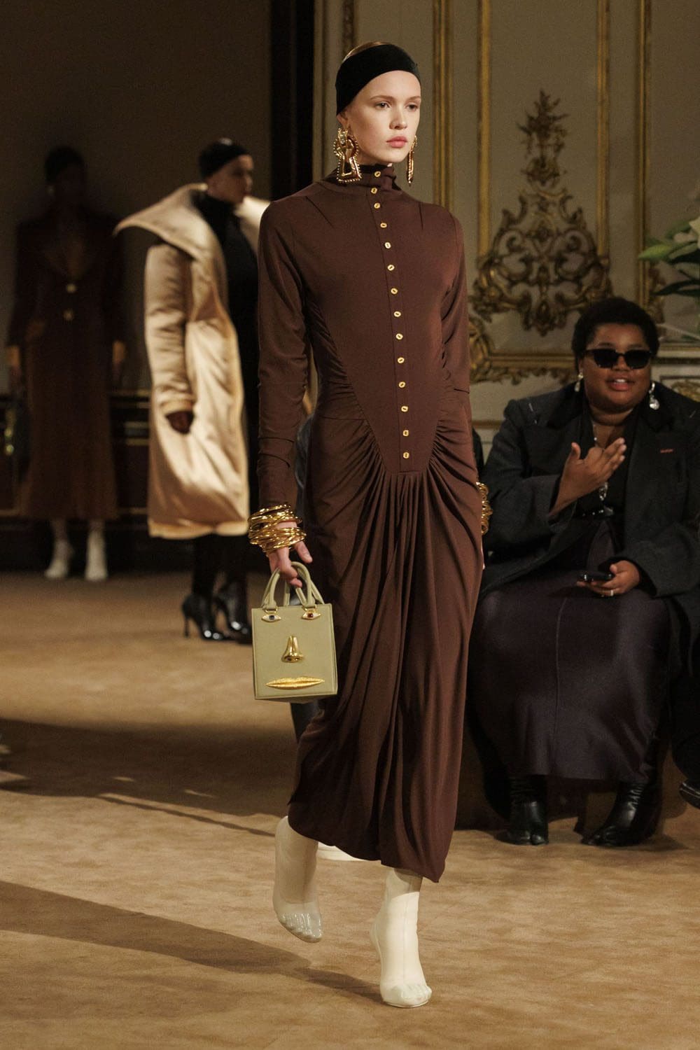 Schiaparelli Automne Hiver 2023 2024 Prêt à Porter Runway Magazine 20