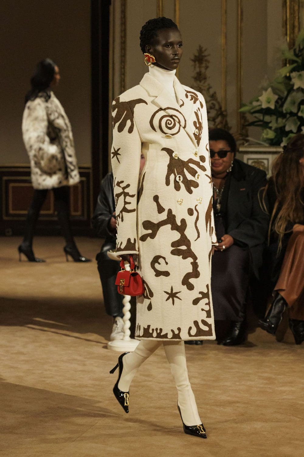 Schiaparelli Automne Hiver 2023 2024 Prêt à Porter Runway Magazine 27