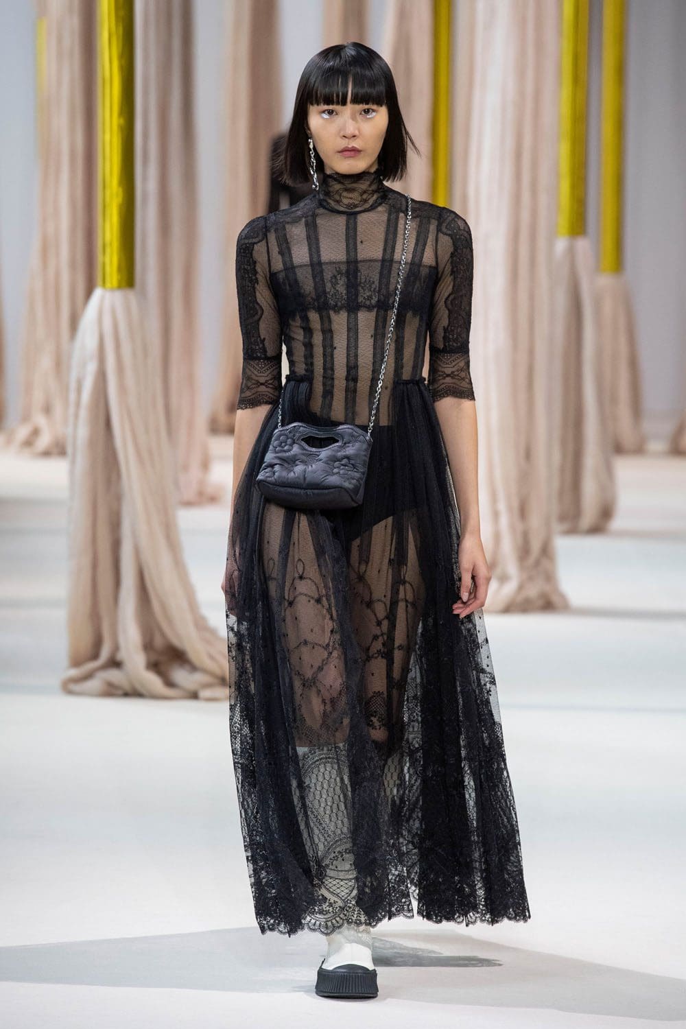 シアジー・チェン 2023年秋冬 2024年 パリ Runway 雑誌24