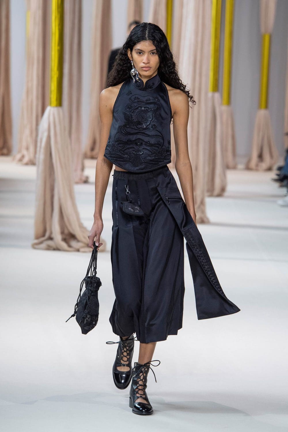 シアジー・チェン 2023年秋冬 2024年 パリ Runway 雑誌3