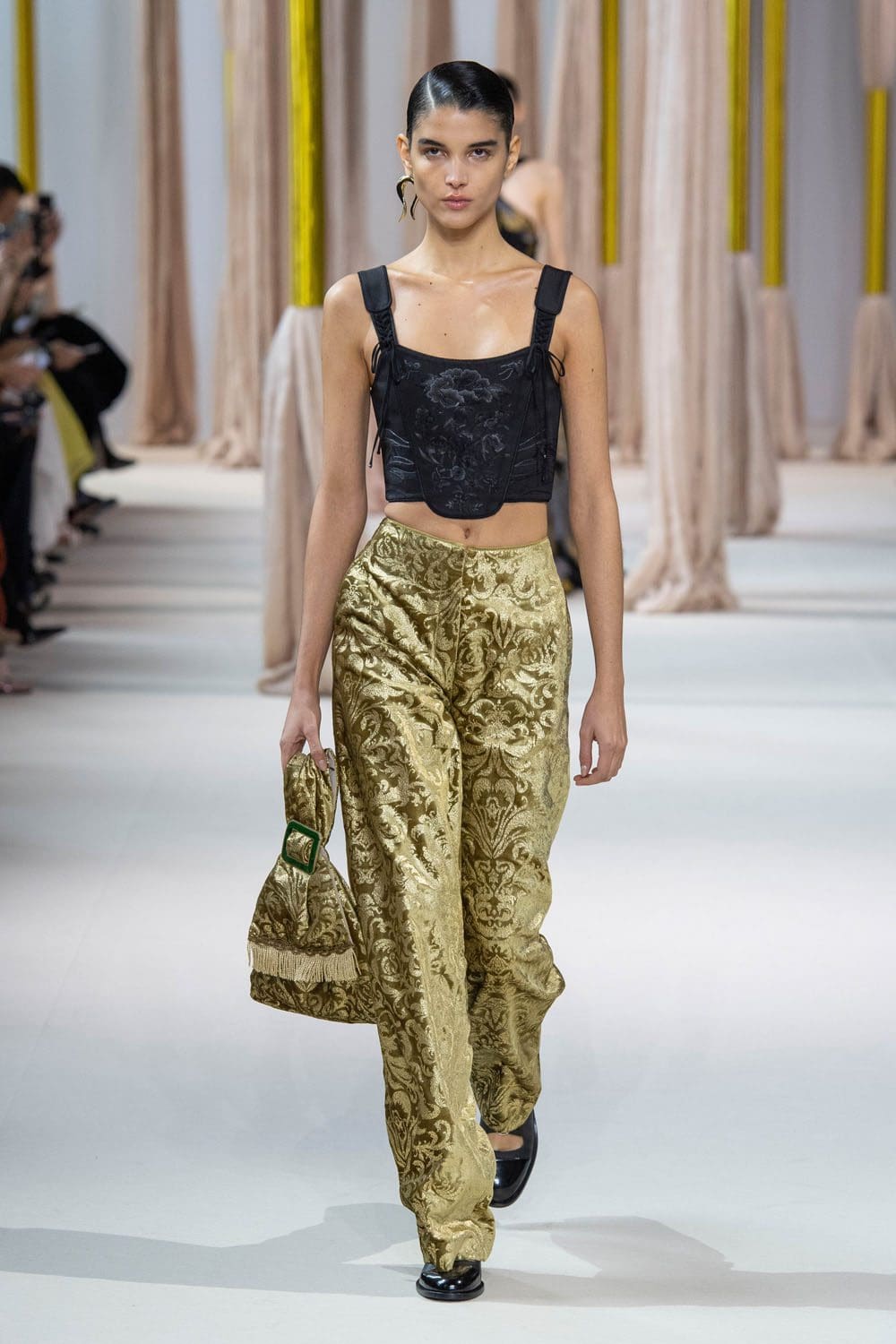 シアジー・チェン 2023年秋冬 2024年 パリ Runway 雑誌54