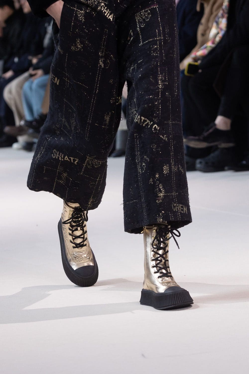シアジー・チェン 2023年秋冬 2024年 パリ Runway 雑誌64