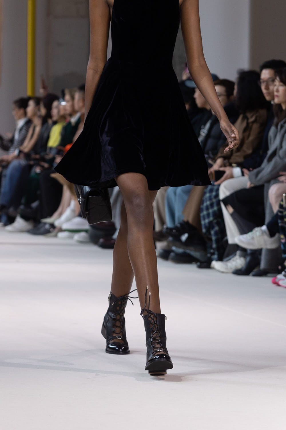 シアジー・チェン 2023年秋冬 2024年 パリ Runway 雑誌79