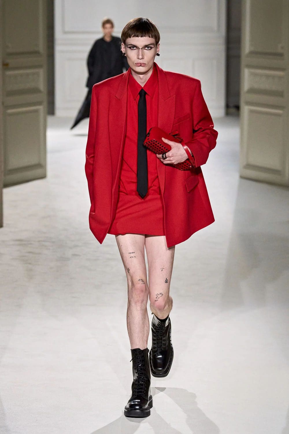华伦天奴 2023 秋冬 2024 Runway 34杂志