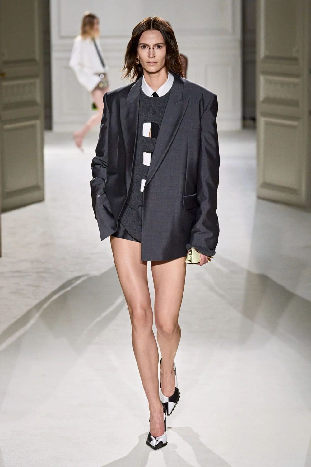 华伦天奴 2023 秋冬 2024 Runway 57杂志