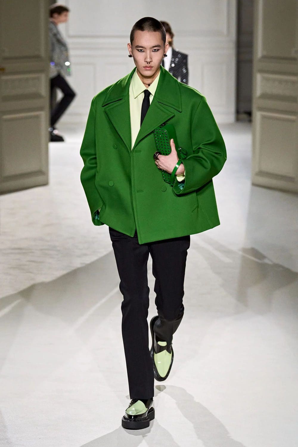 华伦天奴 2023 秋冬 2024 Runway 65杂志