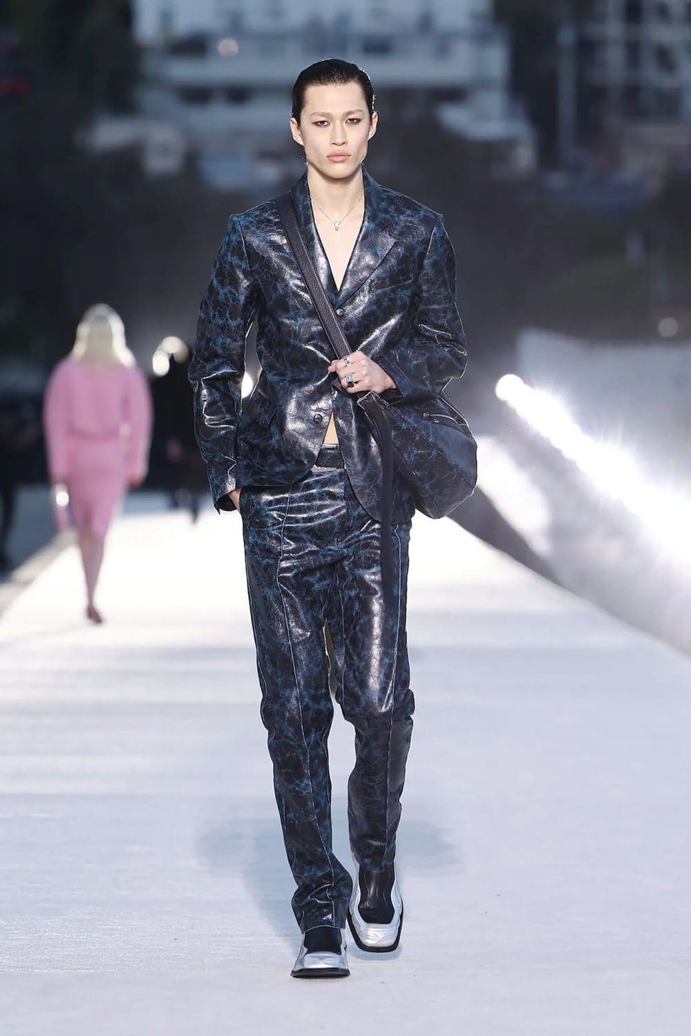 范思哲 2023 秋冬洛杉矶 Runway 60杂志