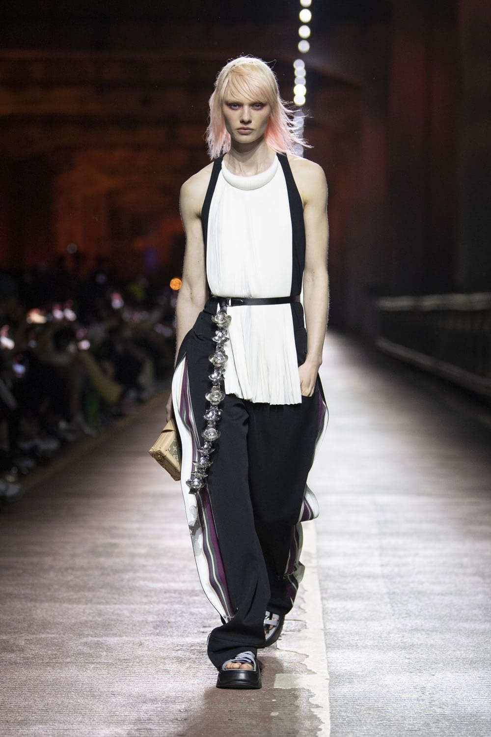 Louis Vuitton Pre Fall 2023 Seoul Runway Magazine (36)
