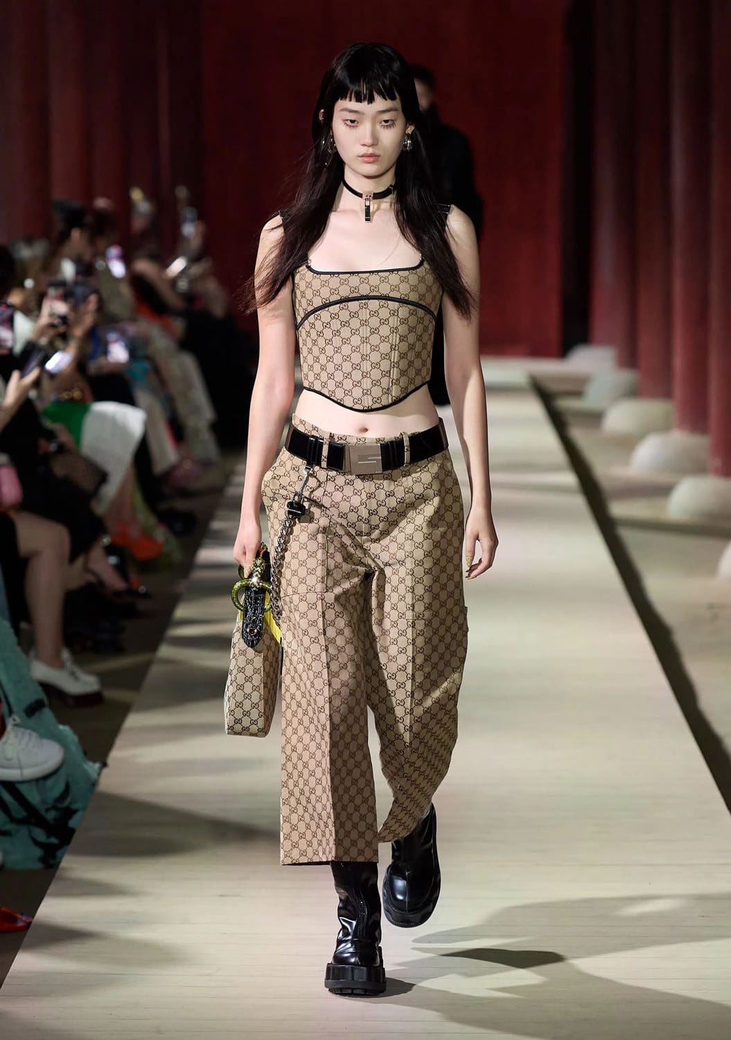 Gucci Cruise 2024 首尔度假酒店 Runway 杂志(47)