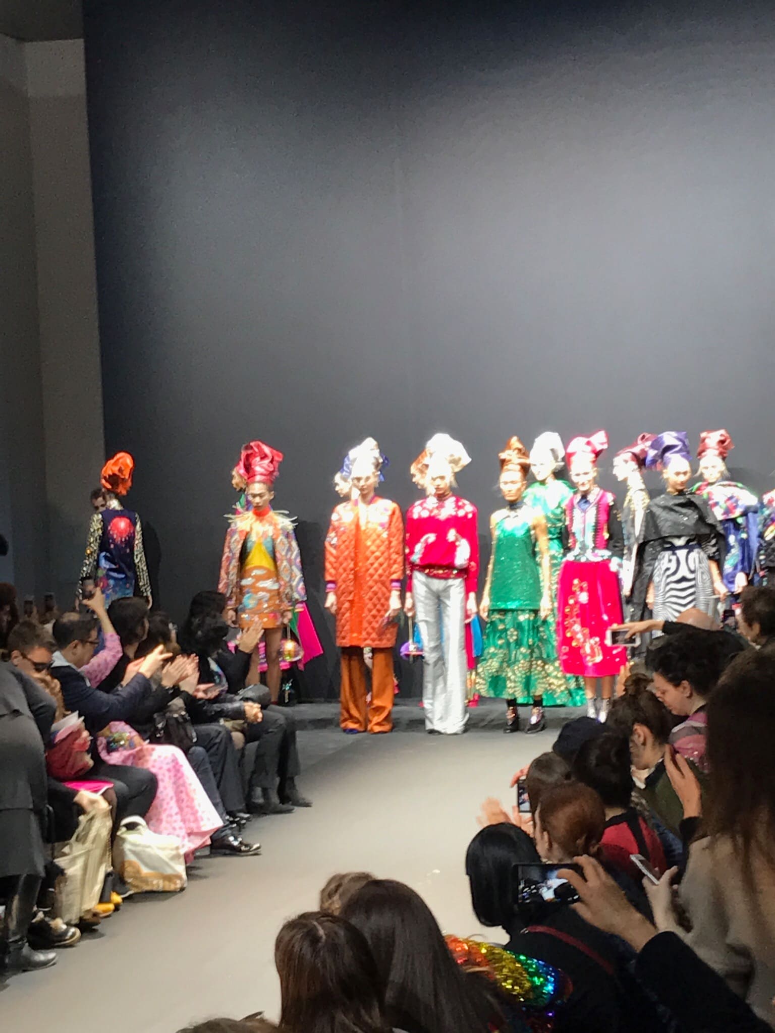 Manish Arora au Grand Palais por Runway Revista Manish Arora au Grand Palais por Runway Revista
