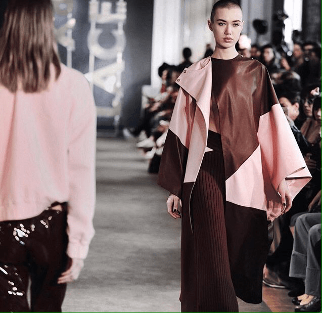 Um x outro outono inverno 2017-2018 Semana da moda de Paris por Runway revista Um x outro outono inverno 2017-2018 Semana da moda de Paris