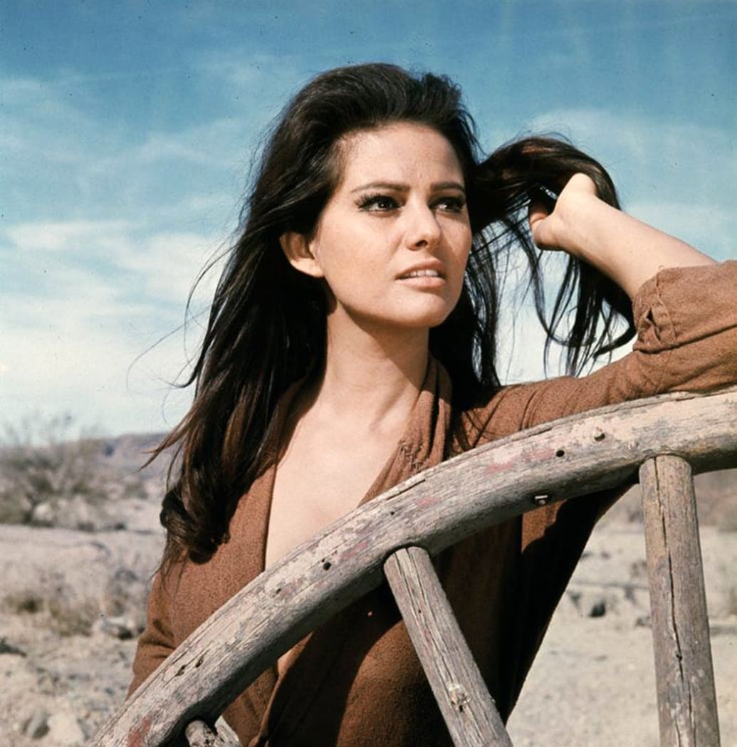 Claudia Cardinale por Runway revista Claudia Cardinale por Runway revista
